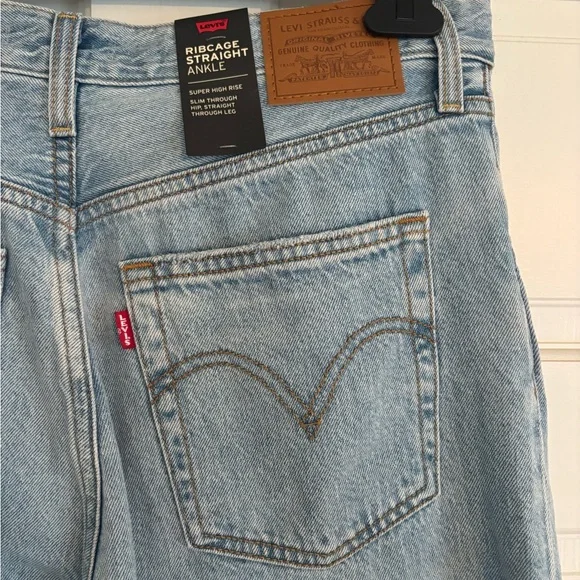 NWT Levi’s Ribcage Straight Ankle Jeans 30x29 - Picture 4 of 4